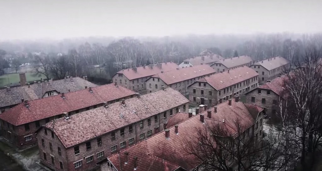 Sicht auf Auschwitz aus der Drohnen-Perspektive
