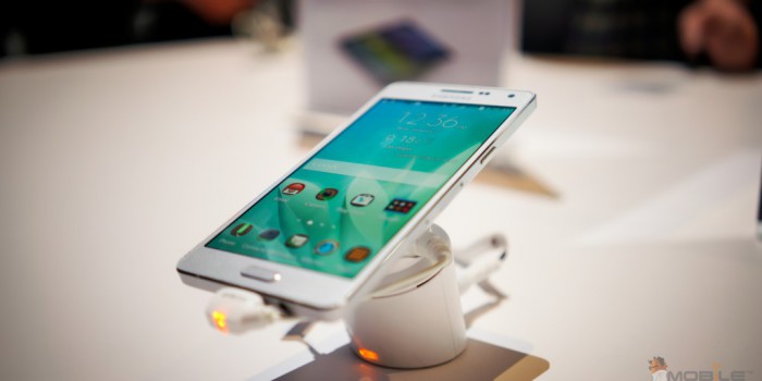 Samsung Galaxy A5 Mittelklasse-Smartphone mit Metallgehäuse im Hands-On