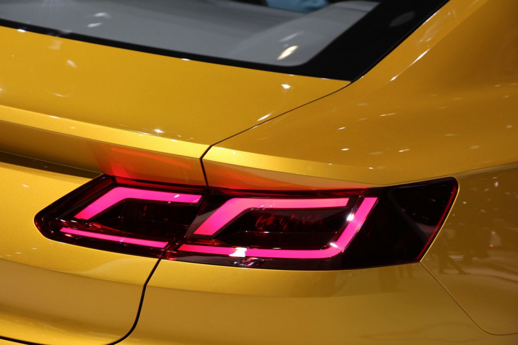 2015-Volkswagen-Sport-Coupe-Concept-GTE-Genf-2015-Jens-Stratmann-7