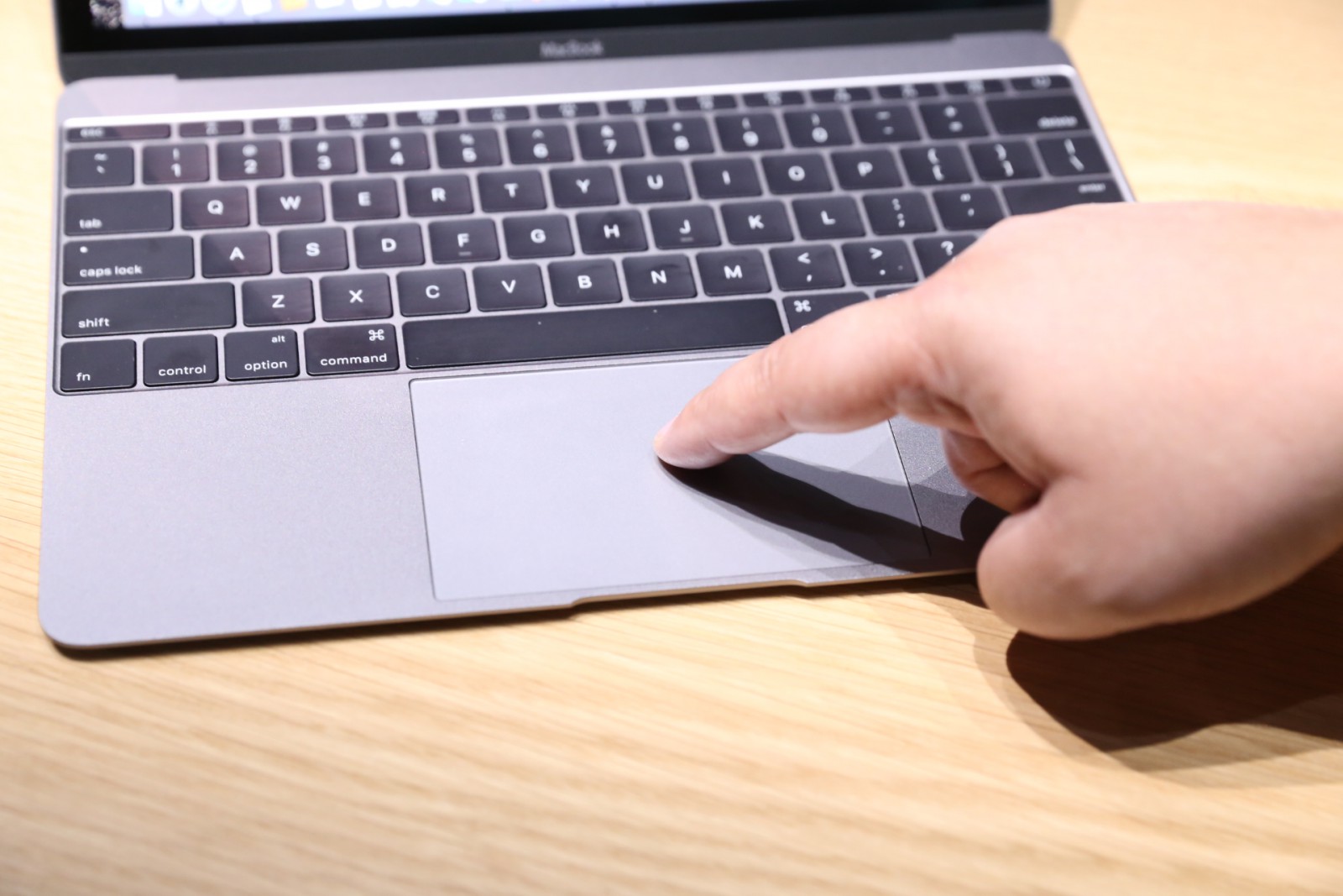 Apple MacBook Hands on 16