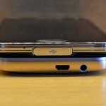 HTC One M9 und Samsung Galaxy S5 von unten