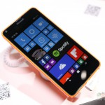 Microsoft Lumia 640 von vorn mit Blick auf Windows Phone 8.1