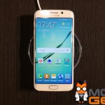 Samsung Galaxy S6 Edge von vorne mit kabellosem Laden