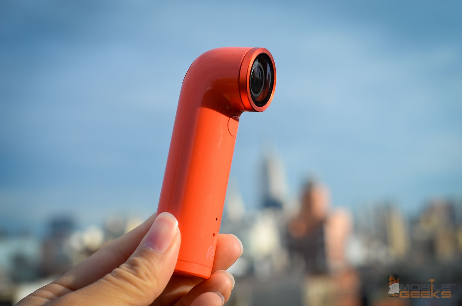 HTC Re Kamera vor New York-Skyline