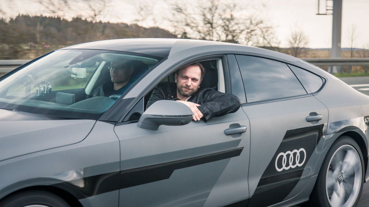 Jan Gleitsmann ganz entspannt im Audi A7 "Jack" beim Pilotierten Fahren