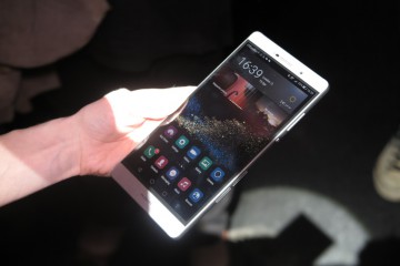 Huawei P8 Max von vorn