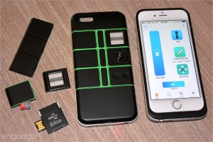Apple "iPhone 5s" in "Nexpaq"-Case mit Modulen.