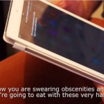Screenshot mit Untertitel, der den Versuch zeigt, homophone Antworten von Siri zu erhalten.