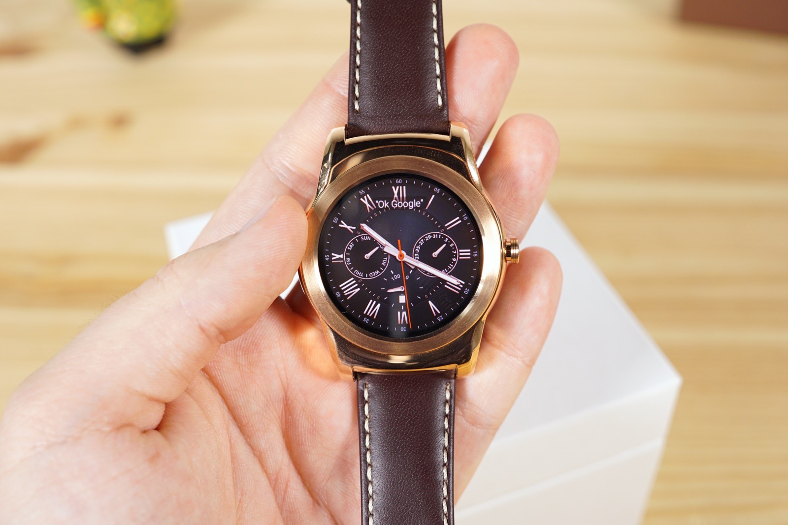 LG Watch Urbane in der Hand Displayauflösung