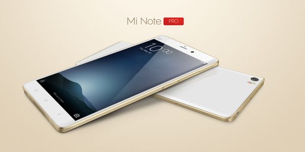 Xiaomi Mi Note Pro liegt auf umgedrehtem Xiaomi Mi Note Pro