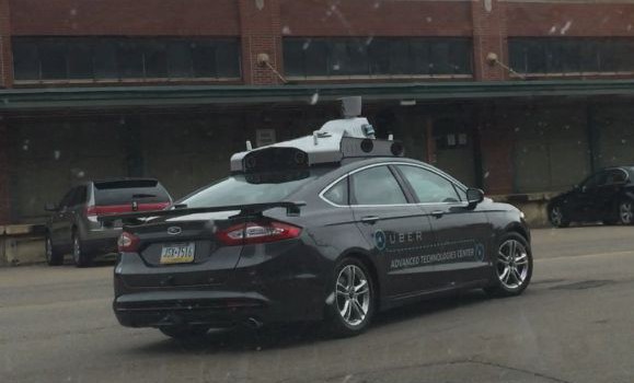 Ford Fusion mit der Aufschrift "Uber" in Pittsburgh
