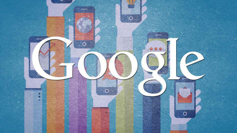 Google Logo, im Hintergrund eine Zeichnung von Armen, die Smartphones hochhalten
