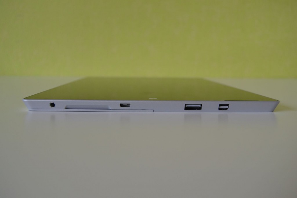 Microsoft Surface 3 Seitenansicht (rechts)