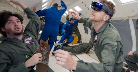 Astronauten testen die HoloLens in der Schwerelosigkeit