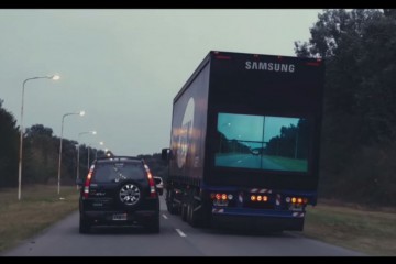 Samsung Safety Trucks mit 4 Displays am Anhänger und Kamera an der Front