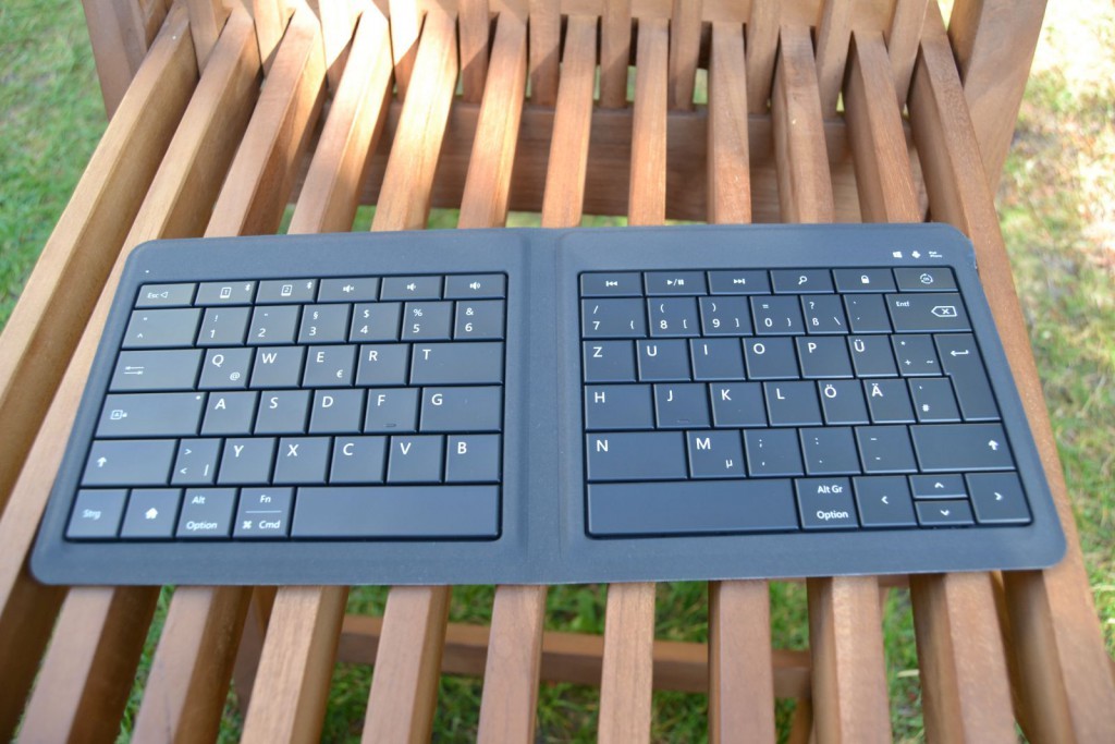 Universal Foldable Keyboard aufgeklappt