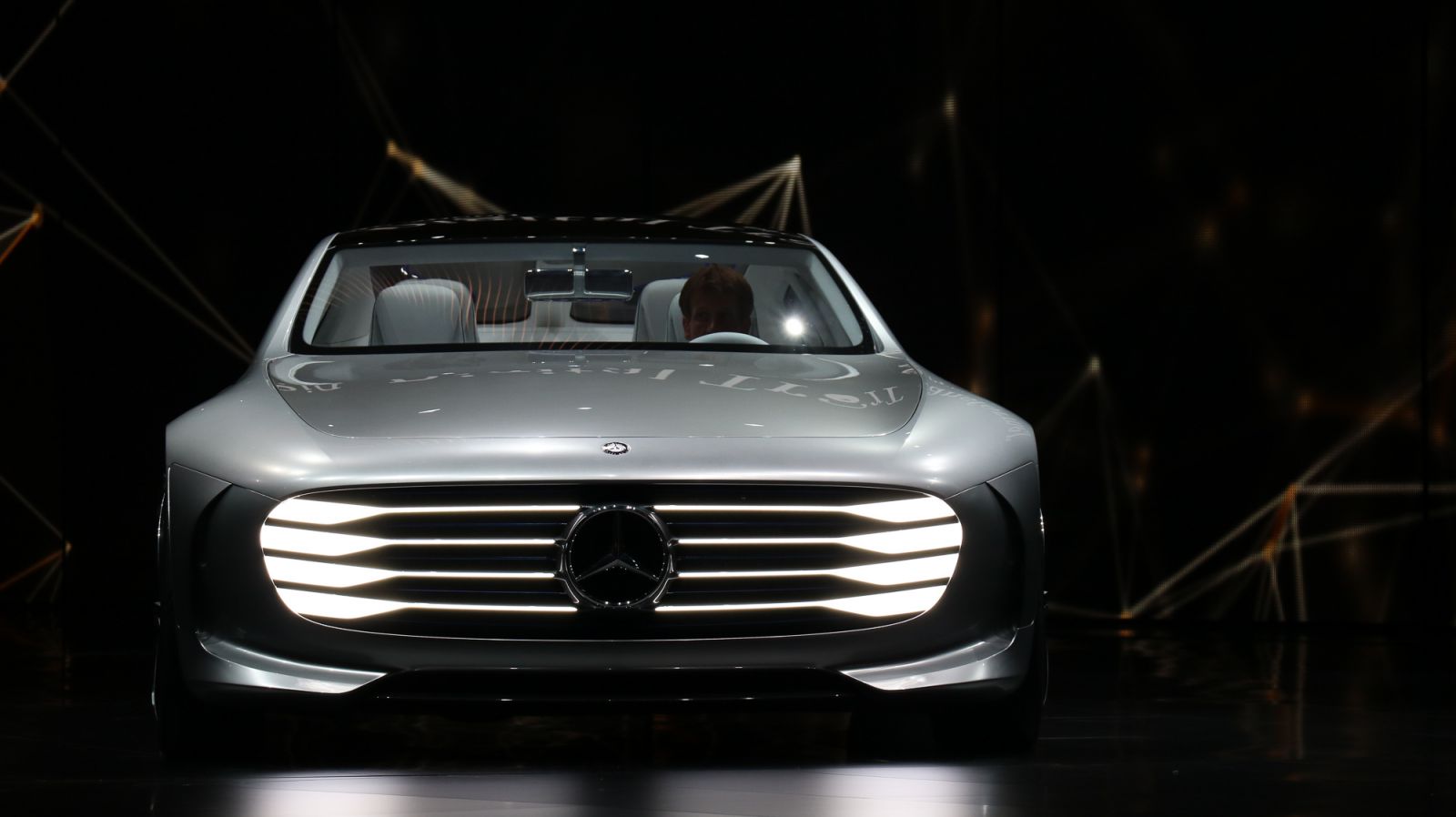 2015-Mercedes-Benz-Concept-IAA-Fotos-Bilder-8