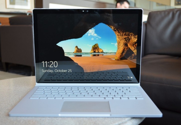 Microsoft Surface Book aufgeklappt