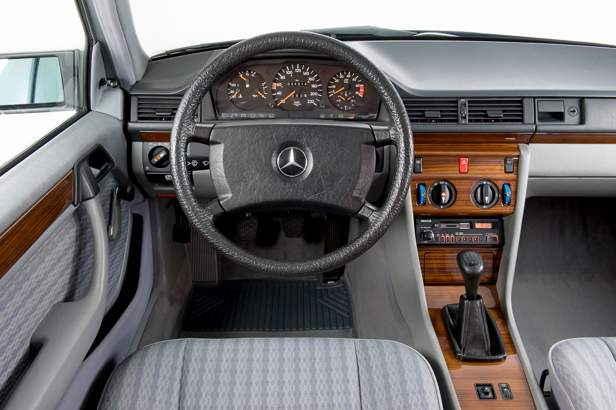 Instrumente-Displays-Geschichte-Mercedes-Benz-E-Klasse-2016-6
