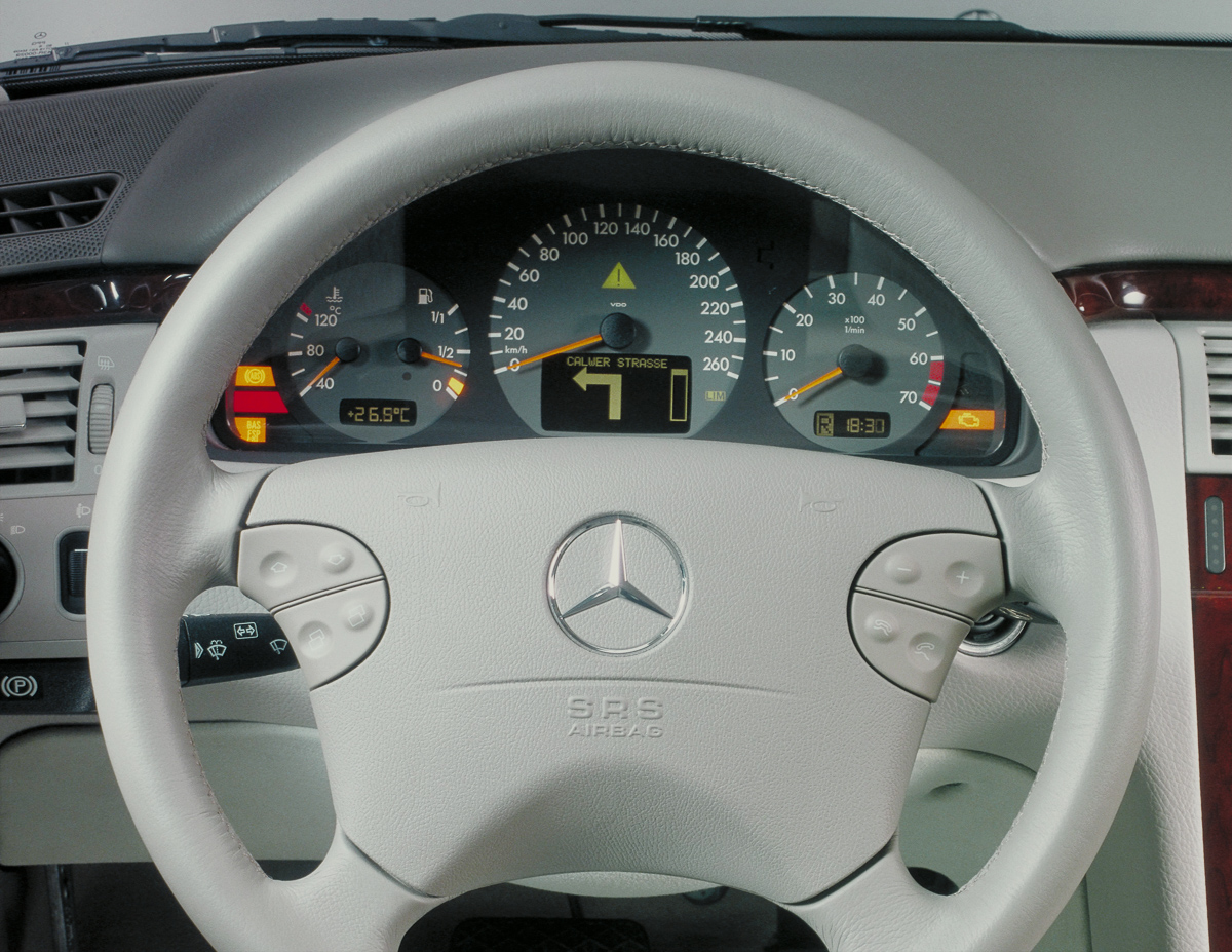 Instrumente-Displays-Geschichte-Mercedes-Benz-E-Klasse-2016-9