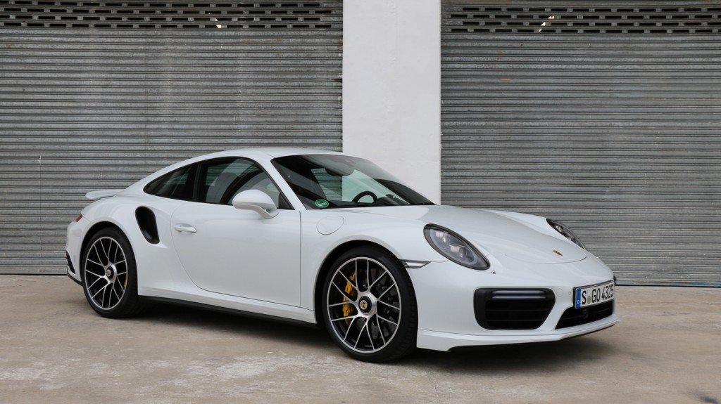 Porsche 911 turbo S weiß seitlich