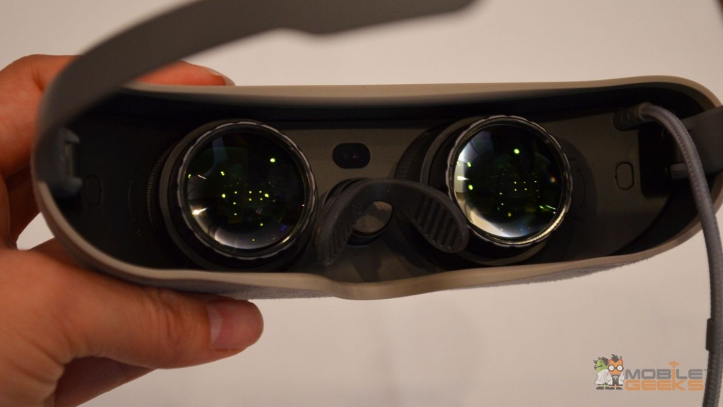 LG 360 VR Headset von hinten, Blick auf die Displays