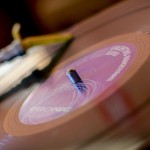 Vinyl-Schallplatte auf Plattenspieler