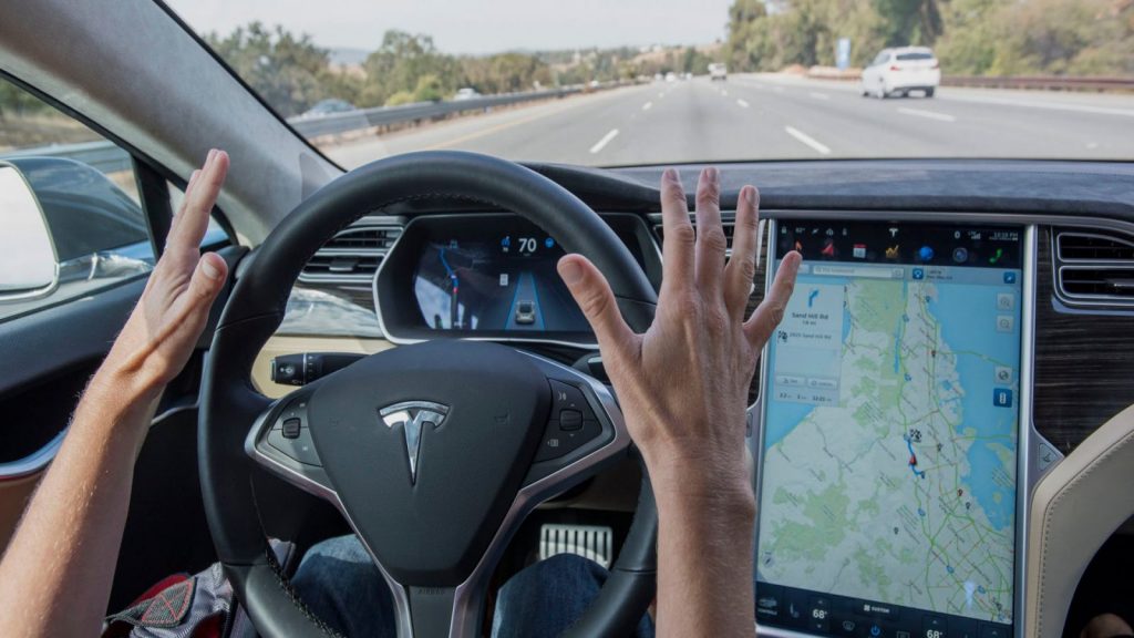 Beta-System: Teslas „Autopilot“ sollte verboten werden