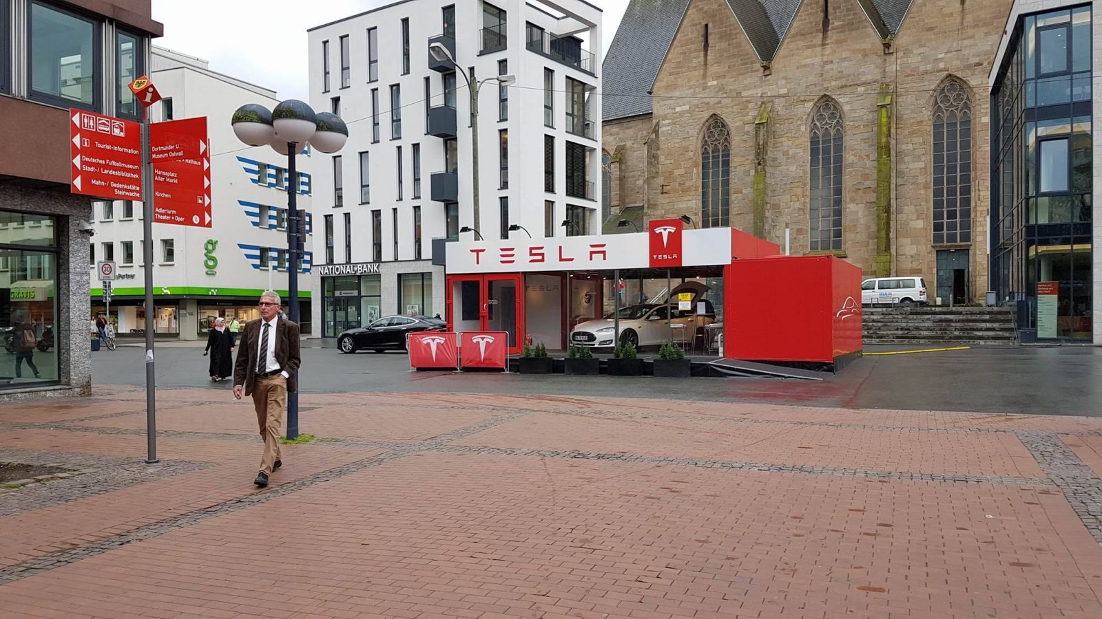 Tesla Pop Up Store in Dortmund