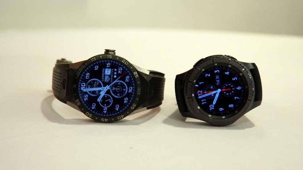 Links: Tag Heuer, rechts: Samsung Gear S3