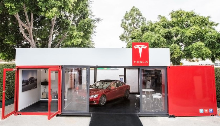 Tesla Pop Up Store