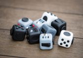 Für nervöse Fummler: Fidget Cube knackt die $5 Millionen auf Kickstarter