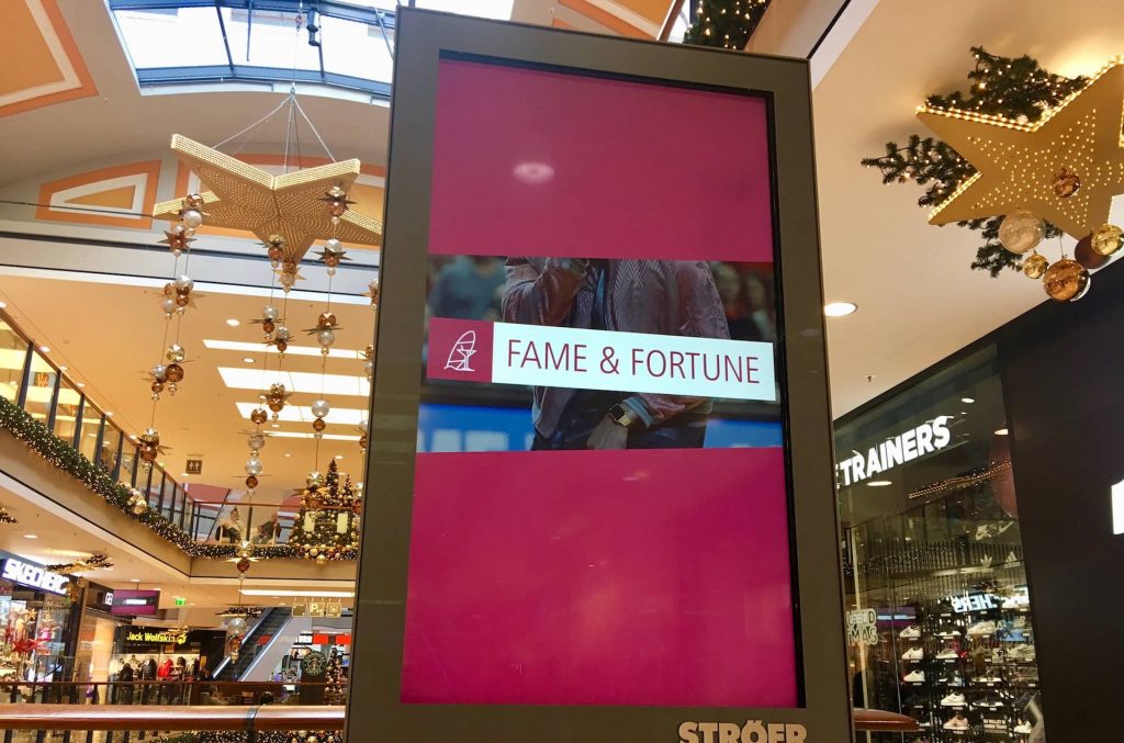 Digitale Werbetafel im Einkaufszentrum