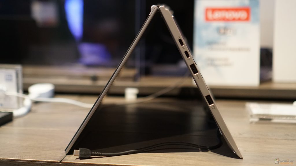 Lenovo ThinkPad X1 Yoga im "Tent"-Mode