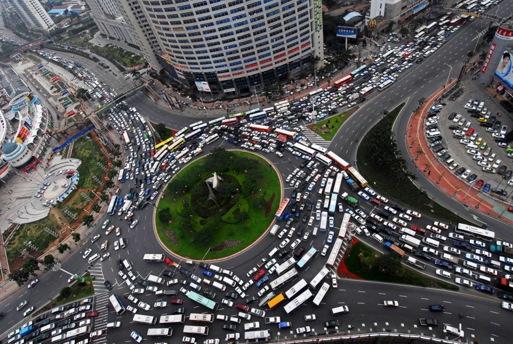 Vergessen wir nicht, dass in China die weltweit schlimmsten Verkehrsstaus auftreten.