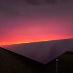 Solarpaneele im Sonnenaufgang