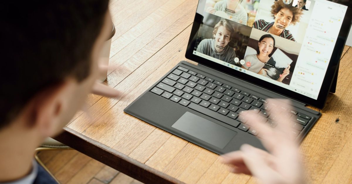 Video conferences and digital events reduce CO₂ emissions