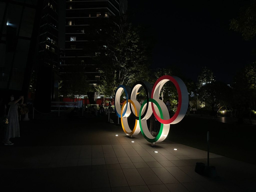 Olympische Ringe im Dunkeln